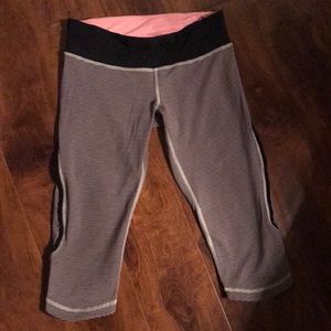 Lululemon Size 6 Crop Leggings Striped